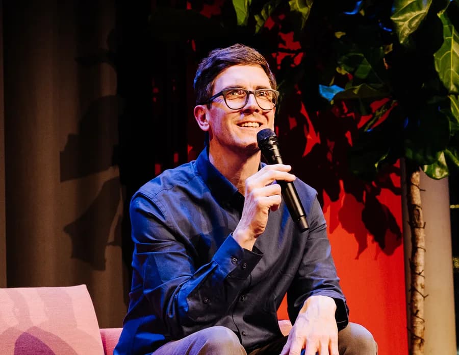 Anpfiff zum Fußball-Quiz mit Tom Zimmermann von „Tom und Darren“